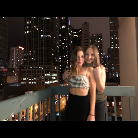 A beautiful sequin crop top - Picture 6 of 6